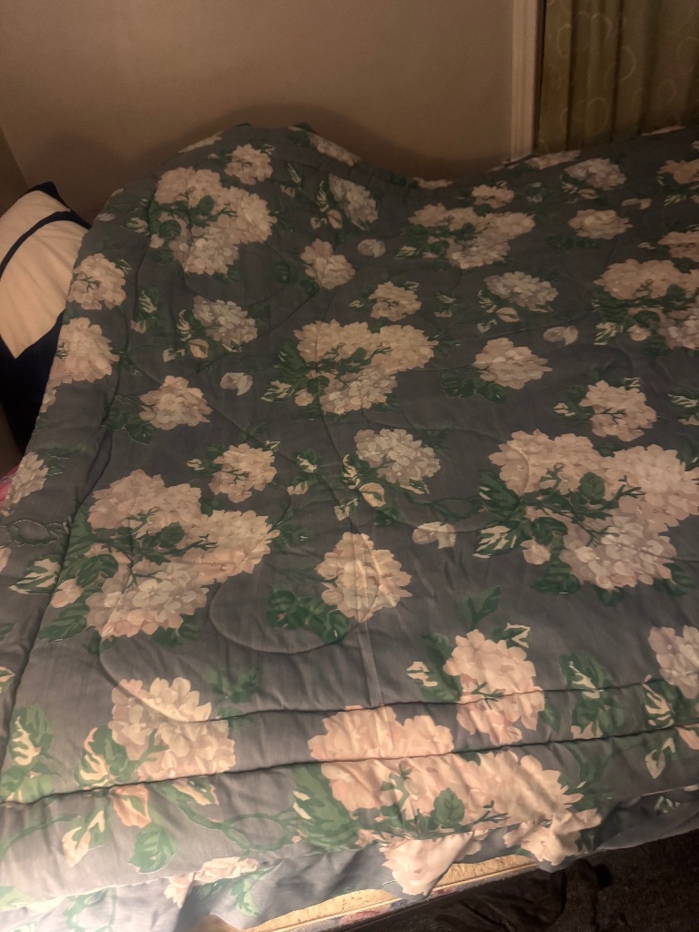 vintage Dan River floral comforter featuring a large, lush hydrangea or peony pr